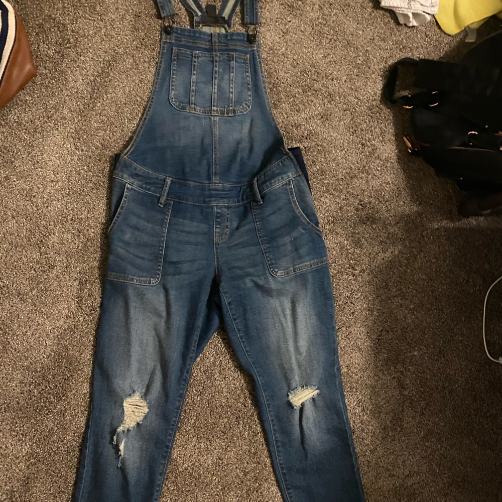Small maternity overalls super cute!! Only worn once